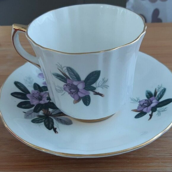 Vtg ROYAL VICTORIA FINE Bone china cup saucer purple flowers FLORAL gold trim - Picture 6 of 7